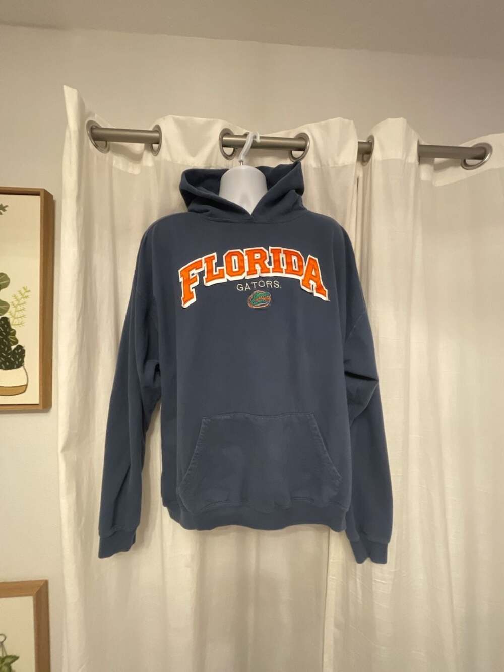 Florida Gators Pullover Hoodie
100% organic cotton
Men’s XL
Sports Gear
College